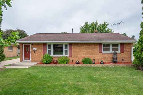 4423 S 61st St, Greenfield, WI, 53220-3403 | Card Image