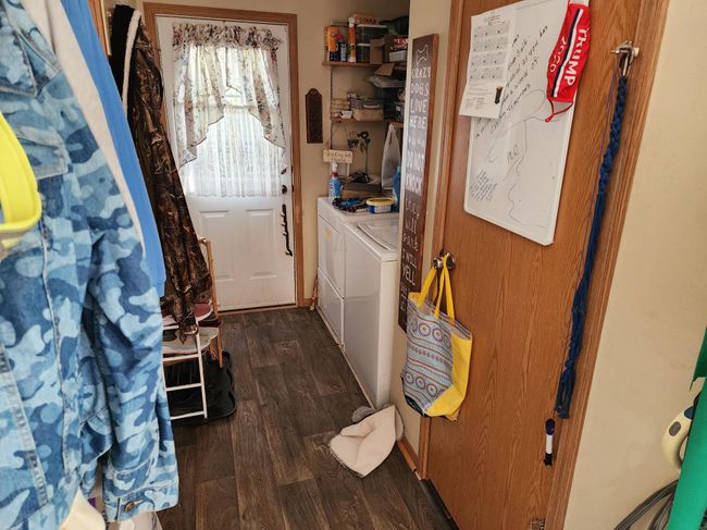 Main floor laundry area.jpg | Image 6