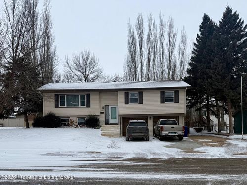 680 4th Ave Sw, Dickinson, ND, 58601-5928 | Card Image