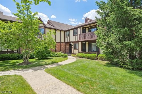 3 Avon Ct, Chatham Twp, NJ, 07928-2915 | Card Image