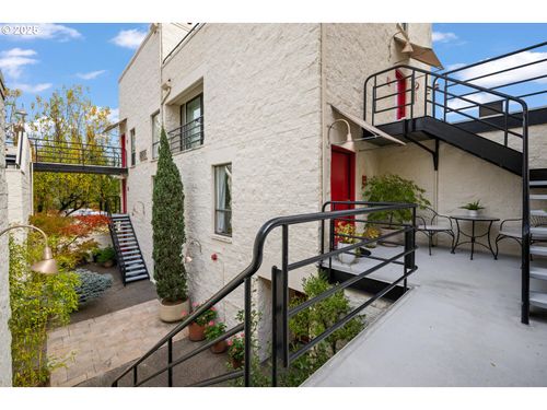 1907 Nw Hoyt St, Portland, OR, 97209-1224 | Card Image