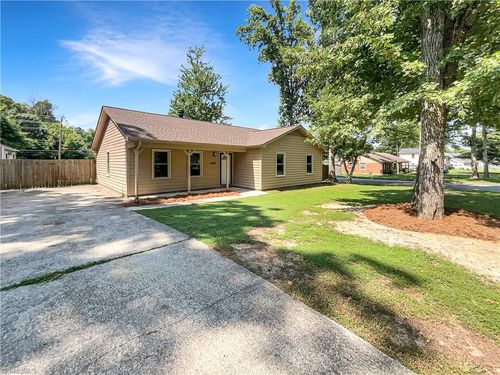 4899 Chaucer Dr, Greensboro, NC, 27407-4001 | Card Image
