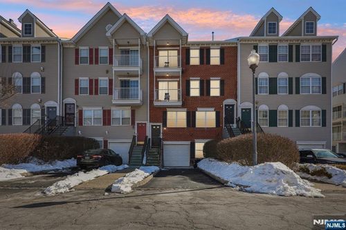 246 Matthews Dr, Newark, NJ, 07103-3130 | Card Image