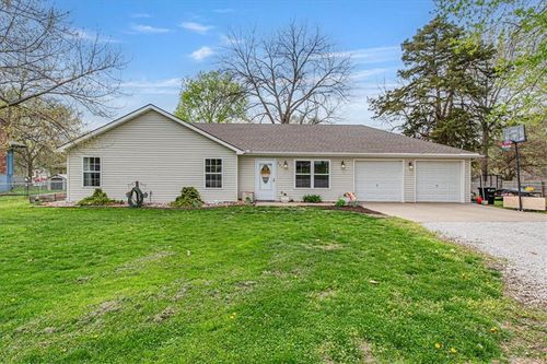 204 Lynn St, Lathrop, MO, 64465-9303 | Card Image
