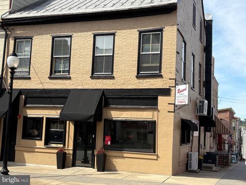 2 S 4th St, Hamburg, PA, 19526-1202 | Card Image