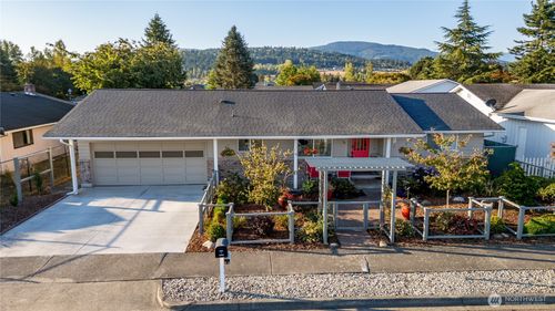 961 E Fir St, Sequim, WA, 98382-3566 | Card Image