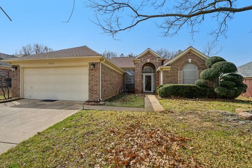 7213 Crabtree Ln, North Richland Hills, TX, 76182-6054 | Card Image