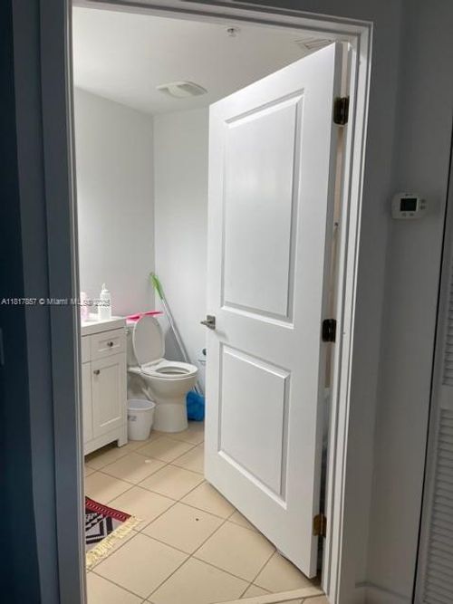apt-634-300 S Biscayne Blvd, Miami, FL, 33131-5358 | Card Image