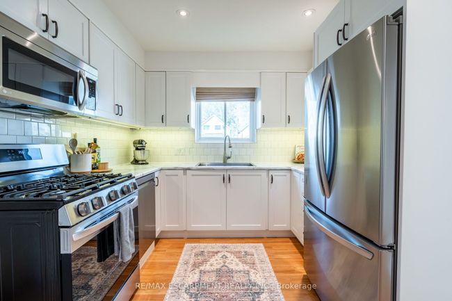 114 London St N, House other with 3 bedrooms, 2 bathrooms and 2 parking in Hamilton ON | Image 20
