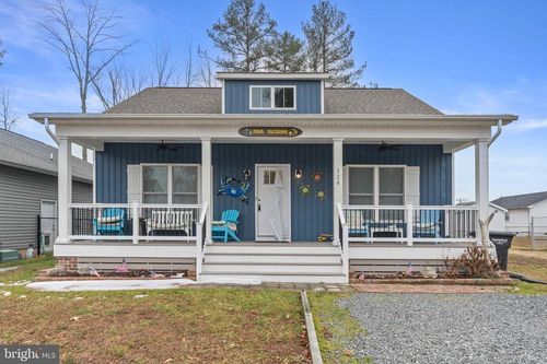 324 3rd St, Colonial Beach, VA, 22443-1825 | Card Image