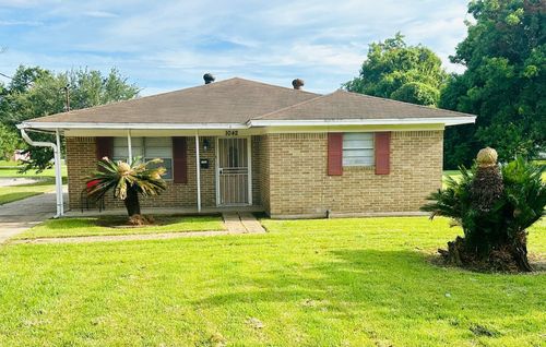 1042 Alabama St, Beaumont, TX, 77705-5765 | Card Image