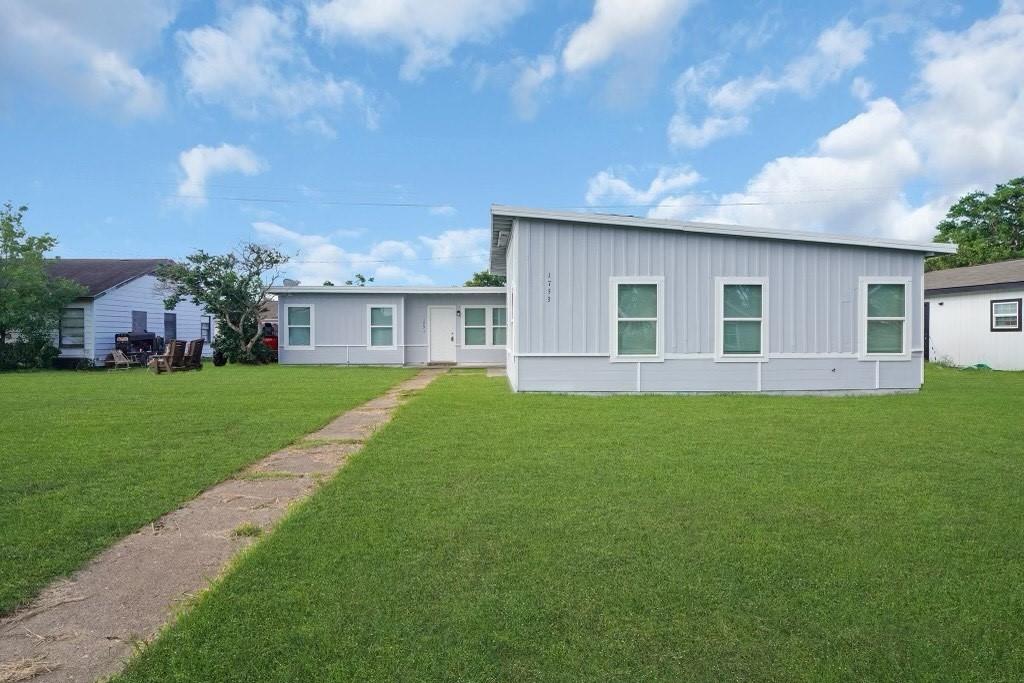 6th St, Freeport, TX 77541