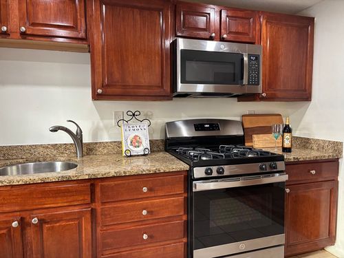 apt-2-146 Willow St, Waltham, MA, 02453-8318 | Card Image