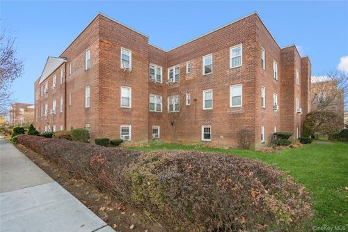 ste-100-200 N Village Ave, Rockville Centre, NY, 11570-2300 | Card Image