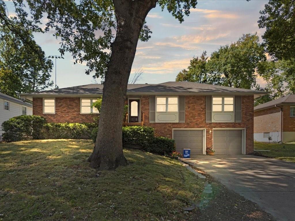 Hocker Ave, Independence, MO 64055