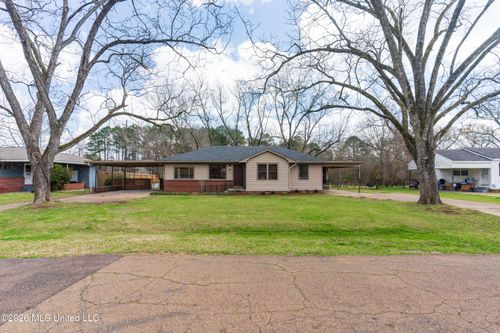109 Sunrise Dr, Clinton, MS, 39056-5209 | Card Image