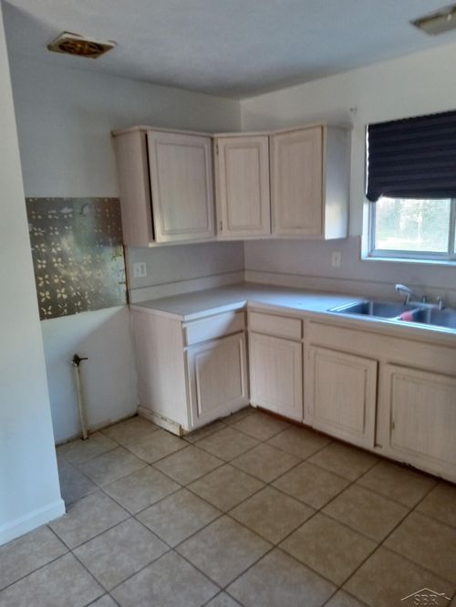 3308 Douglass St, Saginaw, MI, 48601-4718 | Card Image
