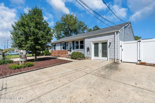 907 7th St, Union Beach, NJ, 07735-2864 | Card Image
