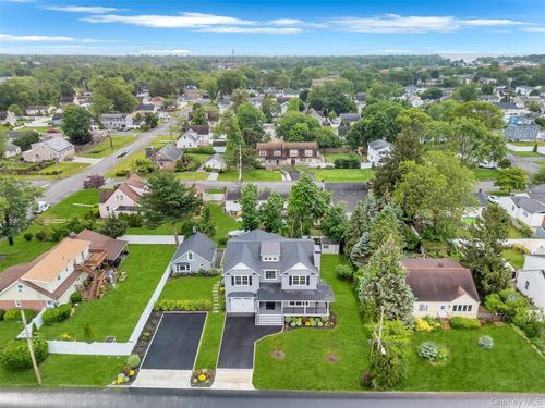100 Root Ave, Islip, NY, 11751-2418 | Card Image