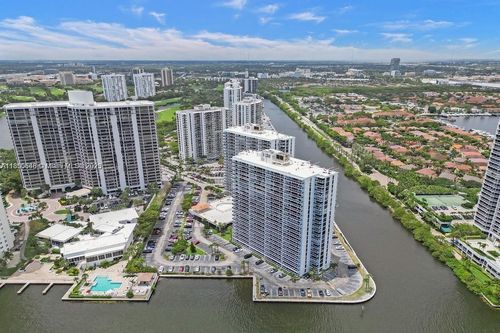 apt-336-20505 E Country Club Dr, Aventura, FL, 33180-3037 | Card Image