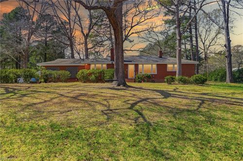 3027 Old Memorial Dr, Sandston, VA, 23150-6018 | Card Image