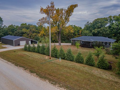 1577 County Road 2285, Moberly, MO, 65270-4651 | Card Image