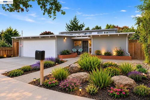 554 Beechmont Ln, Hayward, CA, 94544-1116 | Card Image