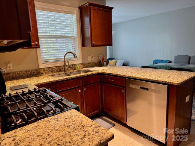 Kitchen | Image 11