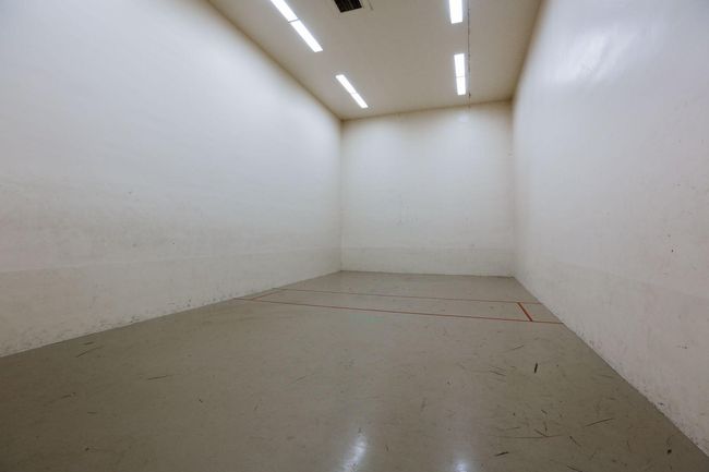Raquetball Court | Image 31