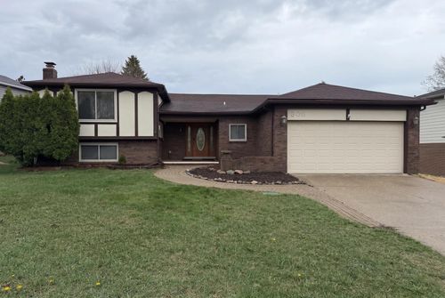 306 Antoinette Dr, Rochester Hills, MI, 48309-1112 | Card Image