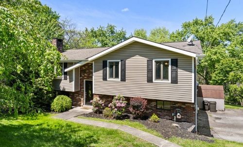 2813 Glenny Lane Ext, West Mifflin, PA, 15122-3546 | Card Image