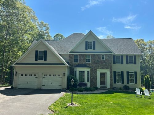 8 Iroquois Ln, Wilbraham, MA, 01095-2370 | Card Image