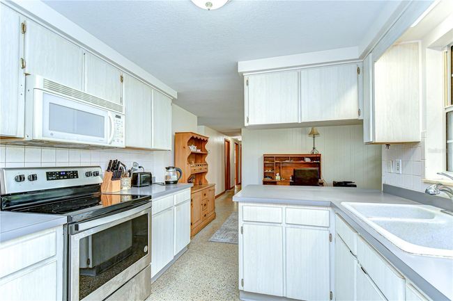 Kitchen | Image 11