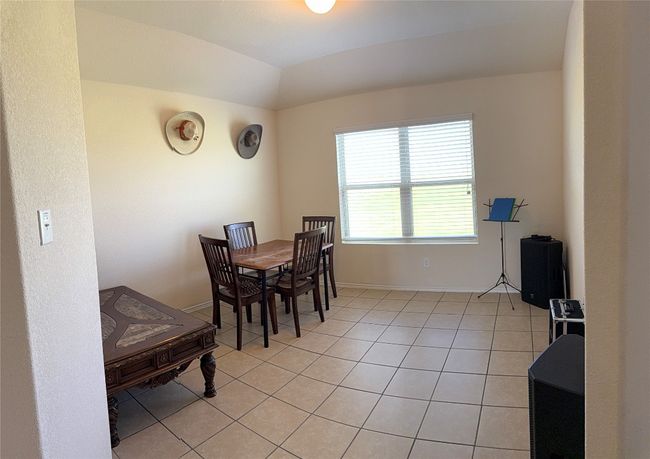 37E - 352 Circle Way, House other with 3 bedrooms, 3 bathrooms and 2 parking in Jarrell TX | Image 14