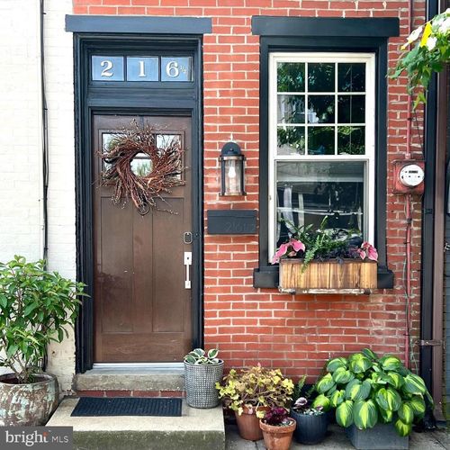 216 W Walnut St, LANCASTER, PA, 17603-2931 | Card Image