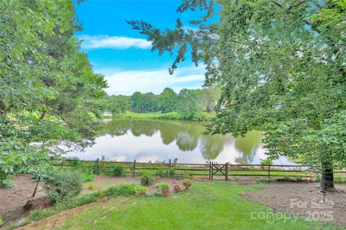 5015 Foxbriar Trl, Charlotte, NC, 28269-0399 | Card Image