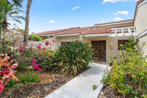 25 Glens Dr W, Boynton Beach, FL, 33436-6210 | Card Image