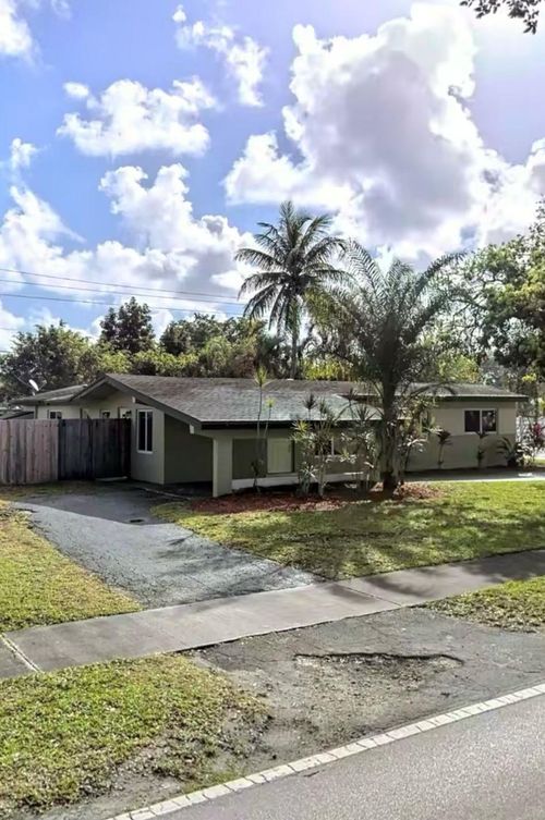 1701 N 46th Ave, HOLLYWOOD, FL, 33021-4113 | Card Image