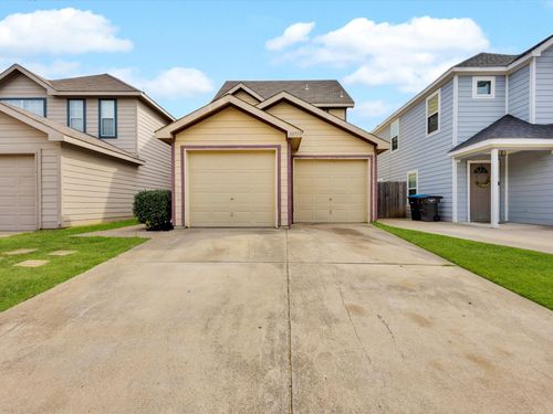 10713 Many Oaks Dr, Fort Worth, TX, 76140-5448 | Card Image