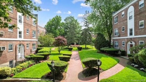 apt-h3-221 Middle Neck Rd, Great Neck, NY, 11021-1121 | Card Image