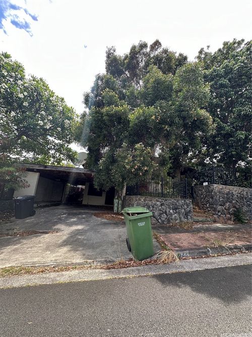 1328 Ainapua St, Honolulu, HI, 96819-1620 | Card Image