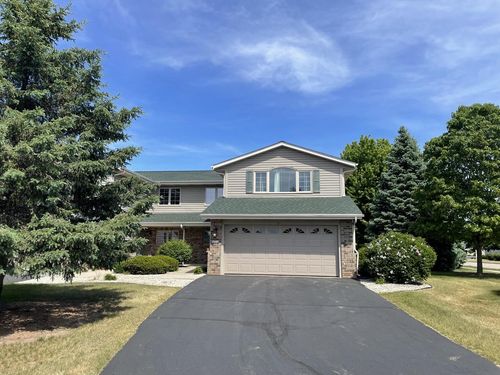 4-723 Stoney Creek Court, West Bend, WI, 53095 | Card Image