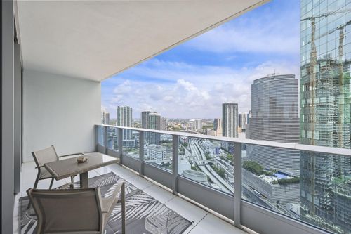 3909-200 Biscayne Boulevard Way, Miami, FL, 33131-2162 | Card Image