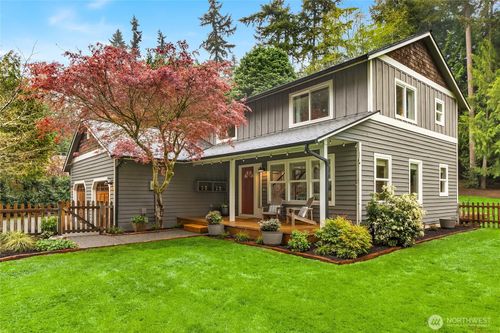 8450 Jennie Ave Ne, Bainbridge Island, WA, 98110-4610 | Card Image