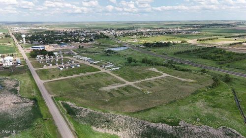 32 Blue Sky Cir S, Tioga, ND, 58852 | Card Image