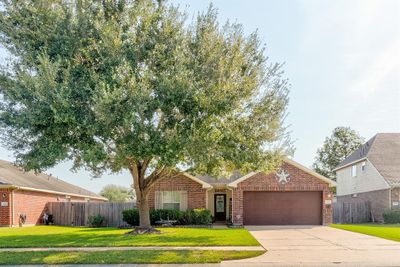 7023 Crescent Moon Drive, House other with 3 bedrooms, 2 bathrooms and null parking in Hitchcock TX | Image 1