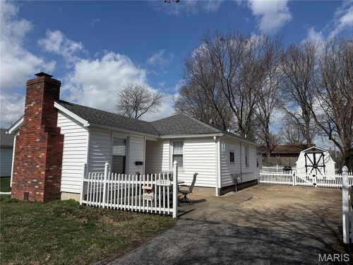 511 E South 2nd St, Red Bud, IL, 62278-1658 | Card Image