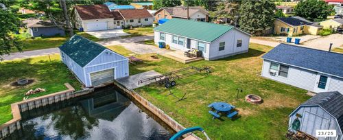 100 Island Dr, Houghton Lake, MI, 48629-9645 | Card Image