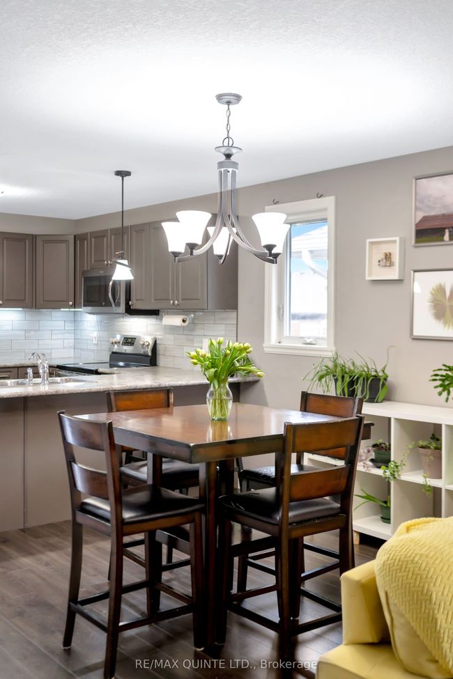 8 Mcintosh Cres, House other with 5 bedrooms, 2 bathrooms and 2 parking in Trenton ON | Image 12