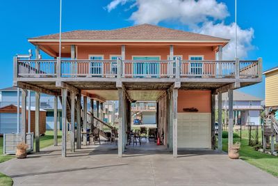 979 Surf, House other with 3 bedrooms, 2 bathrooms and null parking in Crystal Beach TX | Image 1